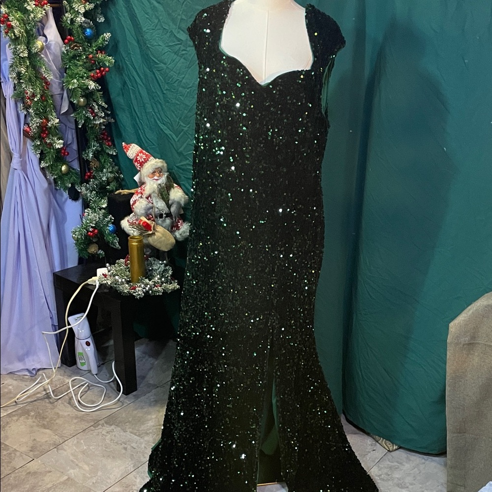 Elegant Green Sequin Evening Gown